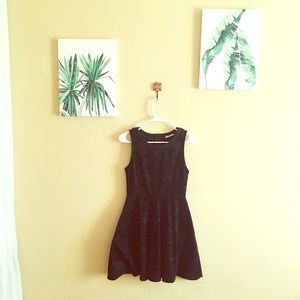 Fit and flare jacquard dress. Black